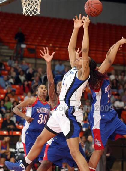 Thumbnail 1 in Duncanville vs. Summit (Texas 5A Region 1 Final) photogallery.