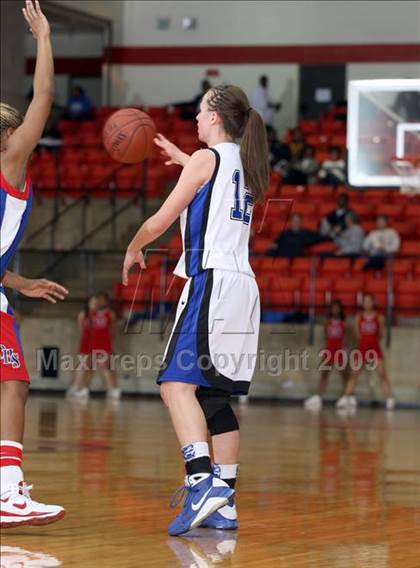 Thumbnail 3 in Duncanville vs. Summit (Texas 5A Region 1 Final) photogallery.