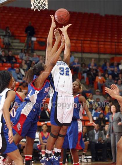 Thumbnail 3 in Duncanville vs. Summit (Texas 5A Region 1 Final) photogallery.