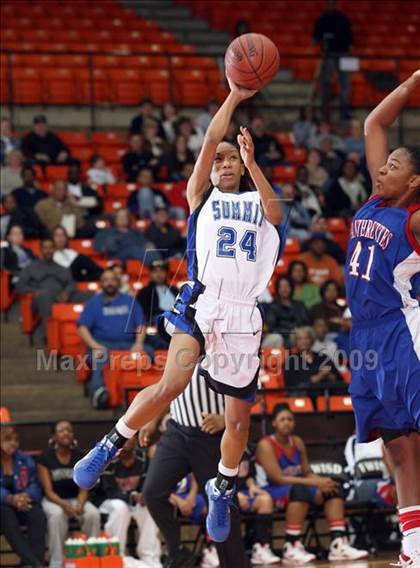Thumbnail 2 in Duncanville vs. Summit (Texas 5A Region 1 Final) photogallery.