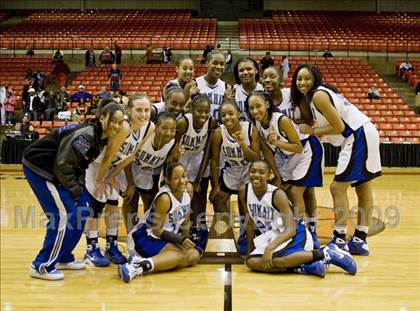 Thumbnail 2 in Duncanville vs. Summit (Texas 5A Region 1 Final) photogallery.