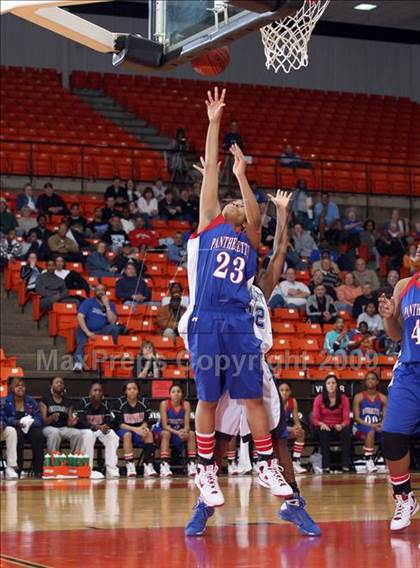 Thumbnail 1 in Duncanville vs. Summit (Texas 5A Region 1 Final) photogallery.