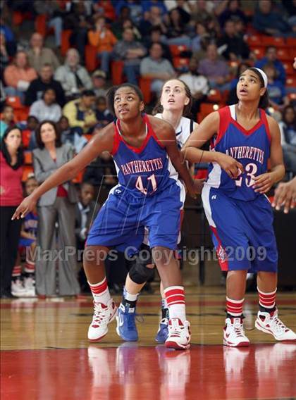 Thumbnail 2 in Duncanville vs. Summit (Texas 5A Region 1 Final) photogallery.