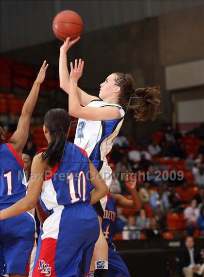 Thumbnail 1 in Duncanville vs. Summit (Texas 5A Region 1 Final) photogallery.
