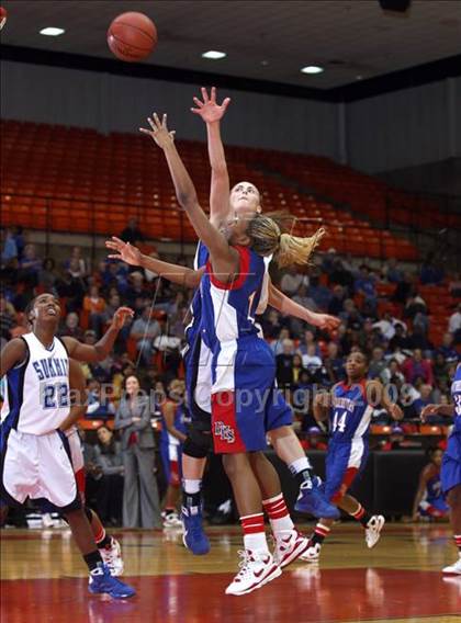 Thumbnail 3 in Duncanville vs. Summit (Texas 5A Region 1 Final) photogallery.