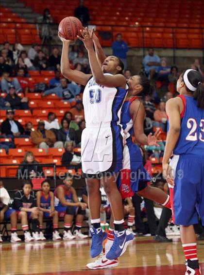 Thumbnail 1 in Duncanville vs. Summit (Texas 5A Region 1 Final) photogallery.