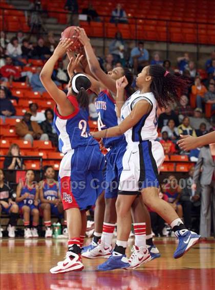 Thumbnail 2 in Duncanville vs. Summit (Texas 5A Region 1 Final) photogallery.