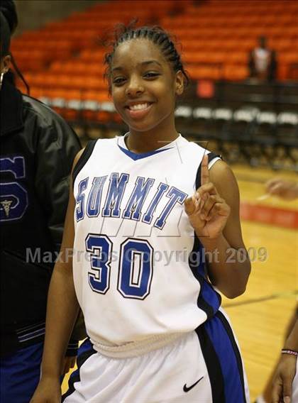 Thumbnail 2 in Duncanville vs. Summit (Texas 5A Region 1 Final) photogallery.
