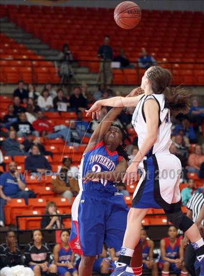 Thumbnail 3 in Duncanville vs. Summit (Texas 5A Region 1 Final) photogallery.