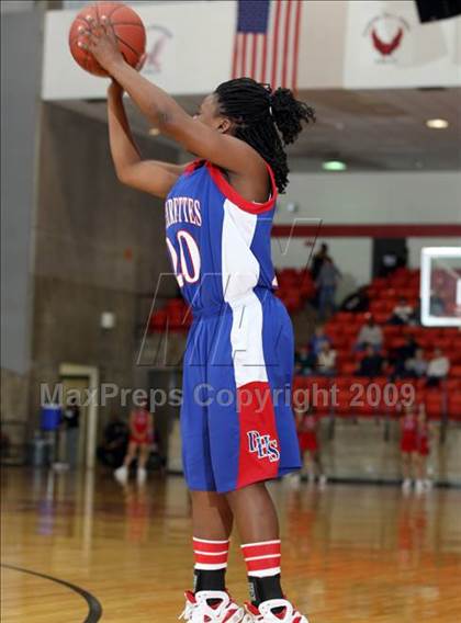 Thumbnail 2 in Duncanville vs. Summit (Texas 5A Region 1 Final) photogallery.