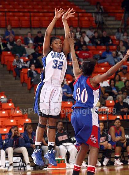 Thumbnail 3 in Duncanville vs. Summit (Texas 5A Region 1 Final) photogallery.