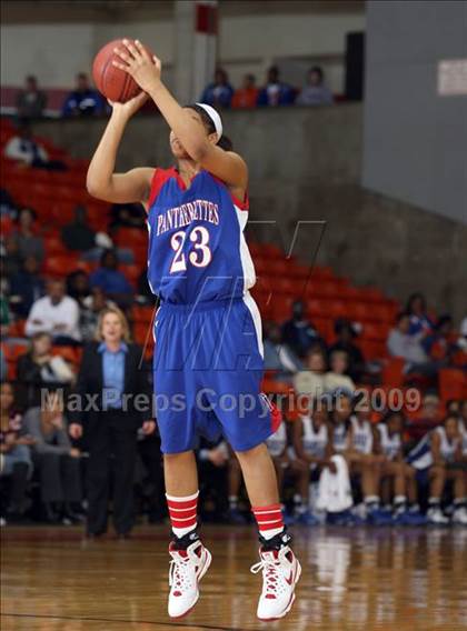 Thumbnail 3 in Duncanville vs. Summit (Texas 5A Region 1 Final) photogallery.