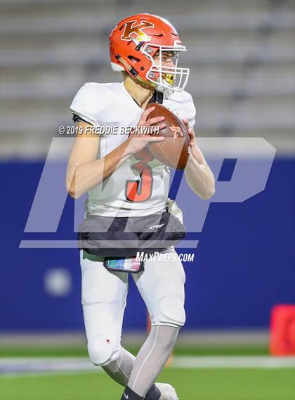 Thumbnail 3 in Kemp vs. Pottsboro (UIL 3A Division I Region II Bi-District) photogallery.