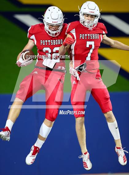 Thumbnail 3 in Kemp vs. Pottsboro (UIL 3A Division I Region II Bi-District) photogallery.