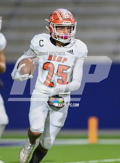 Thumbnail 3 in Kemp vs. Pottsboro (UIL 3A Division I Region II Bi-District) photogallery.