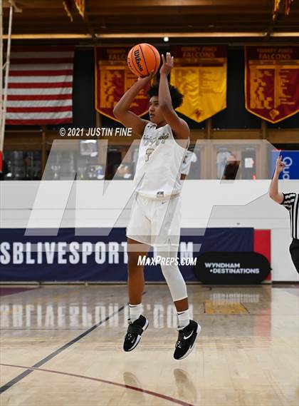 Thumbnail 1 in Lincoln vs. Archbishop Mitty (Torrey Pines Holiday Classic) photogallery.