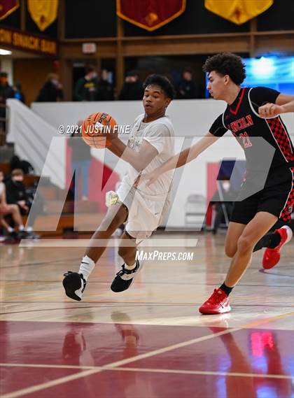 Thumbnail 2 in Lincoln vs. Archbishop Mitty (Torrey Pines Holiday Classic) photogallery.