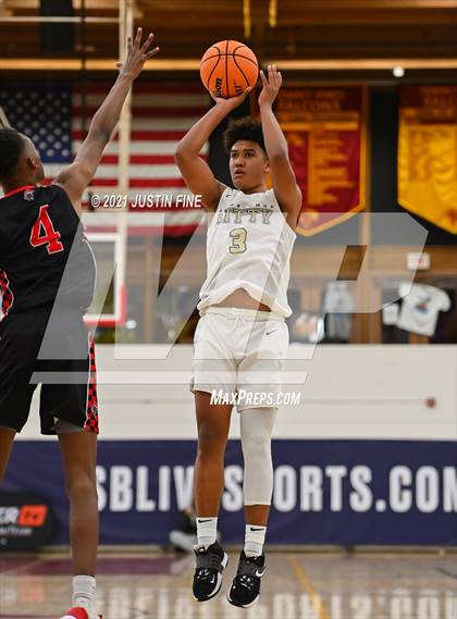 Thumbnail 2 in Lincoln vs. Archbishop Mitty (Torrey Pines Holiday Classic) photogallery.