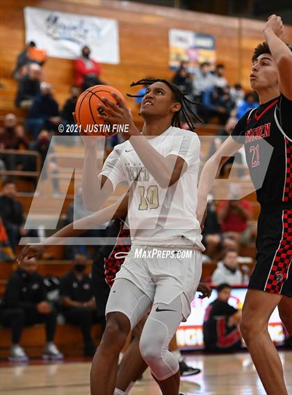 Thumbnail 3 in Lincoln vs. Archbishop Mitty (Torrey Pines Holiday Classic) photogallery.