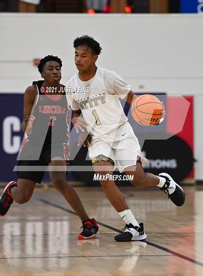 Thumbnail 1 in Lincoln vs. Archbishop Mitty (Torrey Pines Holiday Classic) photogallery.