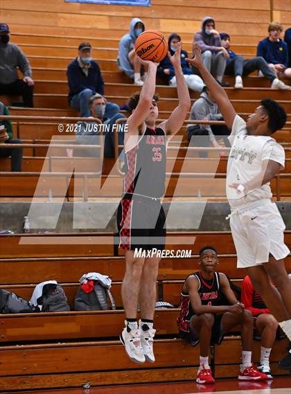 Thumbnail 1 in Lincoln vs. Archbishop Mitty (Torrey Pines Holiday Classic) photogallery.