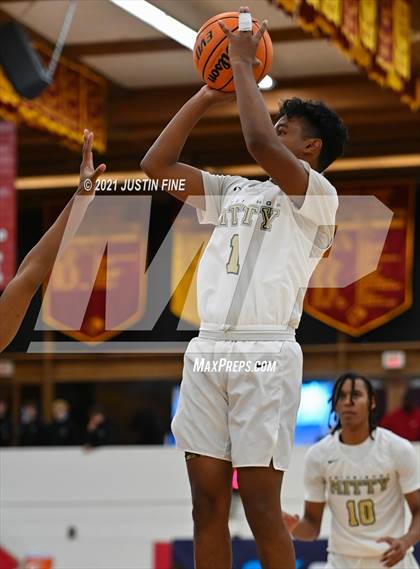 Thumbnail 2 in Lincoln vs. Archbishop Mitty (Torrey Pines Holiday Classic) photogallery.