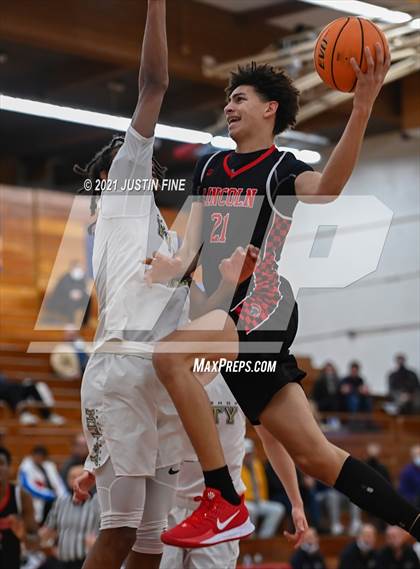 Thumbnail 1 in Lincoln vs. Archbishop Mitty (Torrey Pines Holiday Classic) photogallery.