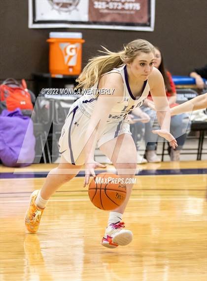 Thumbnail 1 in Sterling City vs. Hermleigh (UIL 1A Regional Semifinal) photogallery.