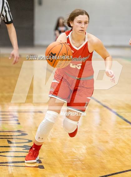 Thumbnail 2 in Sterling City vs. Hermleigh (UIL 1A Regional Semifinal) photogallery.