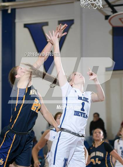 Thumbnail 1 in Nevada Union vs. Davis (Dorothy Speck Memorial) photogallery.