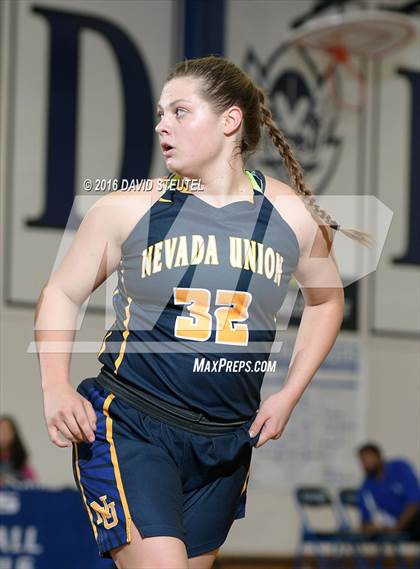 Thumbnail 3 in Nevada Union vs. Davis (Dorothy Speck Memorial) photogallery.