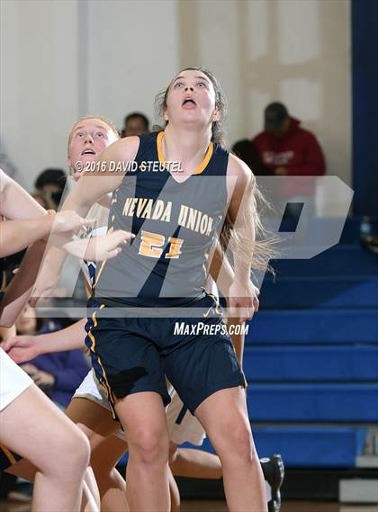 Thumbnail 3 in Nevada Union vs. Davis (Dorothy Speck Memorial) photogallery.