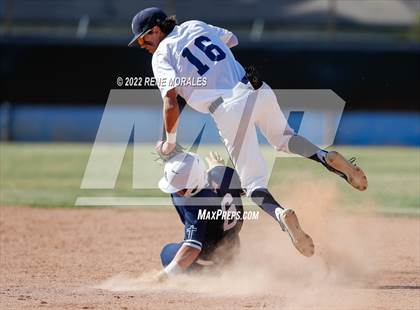 Thumbnail 3 in Aquinas vs Loyola (CIF SS D4 Quarterfinal Playoff) photogallery.