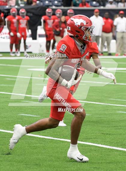 Thumbnail 2 in Katy vs. North Shore (UIL 6A Football Division 1 Region 3 Regional) photogallery.
