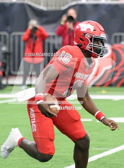 Thumbnail 2 in Katy vs. North Shore (UIL 6A Football Division 1 Region 3 Regional) photogallery.