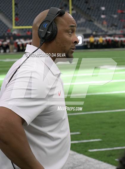 Thumbnail 2 in Katy vs. North Shore (UIL 6A Football Division 1 Region 3 Regional) photogallery.