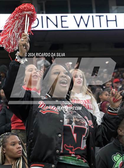 Thumbnail 2 in Katy vs. North Shore (UIL 6A Football Division 1 Region 3 Regional) photogallery.