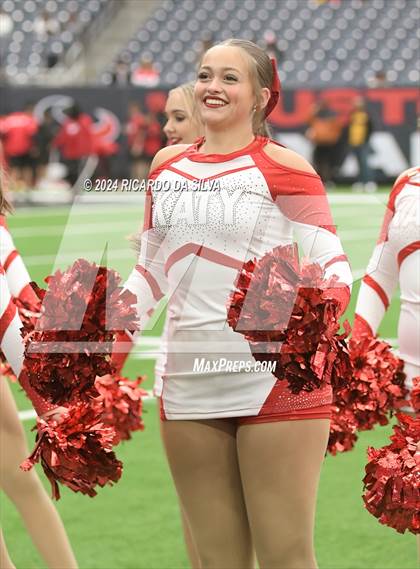 Thumbnail 2 in Katy vs. North Shore (UIL 6A Football Division 1 Region 3 Regional) photogallery.