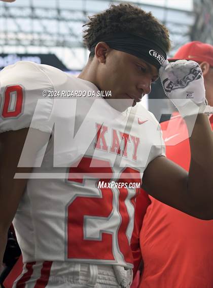 Thumbnail 2 in Katy vs. North Shore (UIL 6A Football Division 1 Region 3 Regional) photogallery.