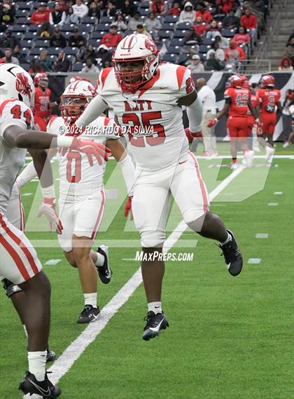 Thumbnail 1 in Katy vs. North Shore (UIL 6A Football Division 1 Region 3 Regional) photogallery.