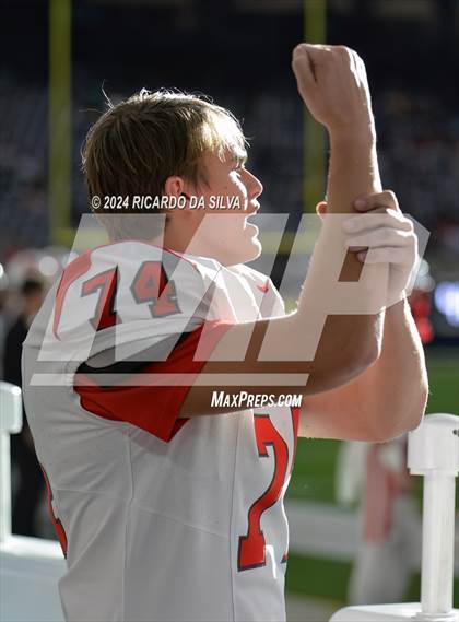 Thumbnail 1 in Katy vs. North Shore (UIL 6A Football Division 1 Region 3 Regional) photogallery.