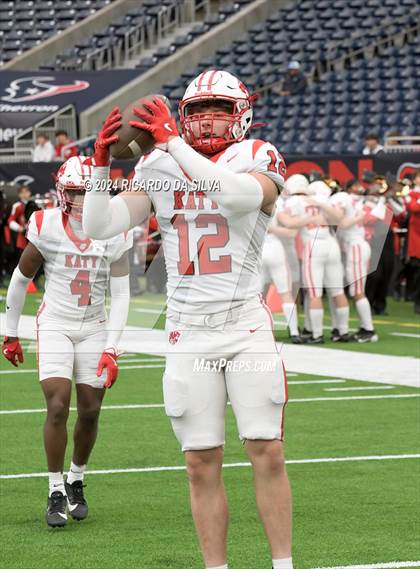 Thumbnail 2 in Katy vs. North Shore (UIL 6A Football Division 1 Region 3 Regional) photogallery.