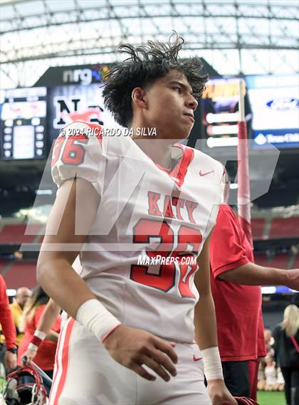 Thumbnail 2 in Katy vs. North Shore (UIL 6A Football Division 1 Region 3 Regional) photogallery.