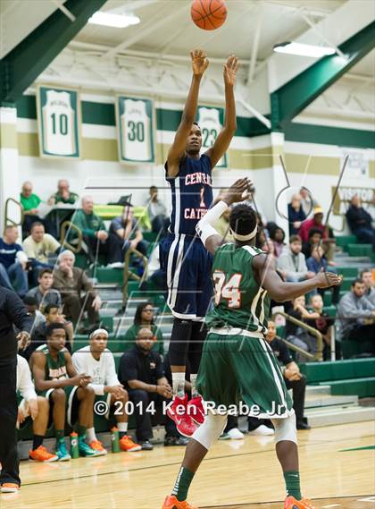 Thumbnail 3 in Cleveland Central Catholic vs Morgan Park (LeBron James Classic) photogallery.