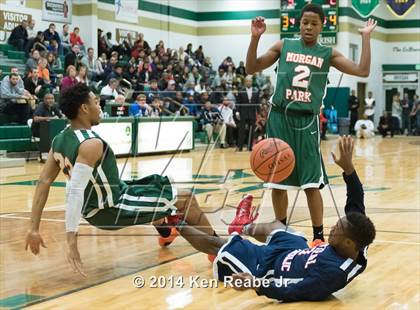 Thumbnail 3 in Cleveland Central Catholic vs Morgan Park (LeBron James Classic) photogallery.