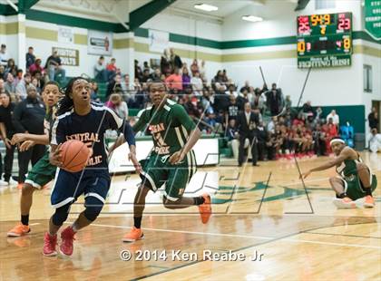 Thumbnail 3 in Cleveland Central Catholic vs Morgan Park (LeBron James Classic) photogallery.