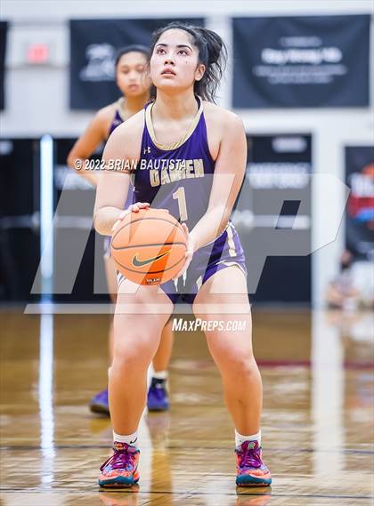 Thumbnail 3 in Konawaena vs Damien (Iolani Classic Honolulu - Day 2) photogallery.