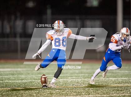 Thumbnail 2 in Ridgefield vs. Steilacoom (WIAA 2A 1st Round) photogallery.