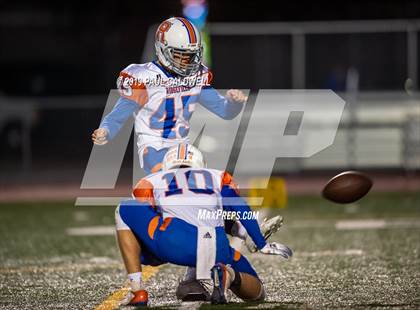 Thumbnail 3 in Ridgefield vs. Steilacoom (WIAA 2A 1st Round) photogallery.