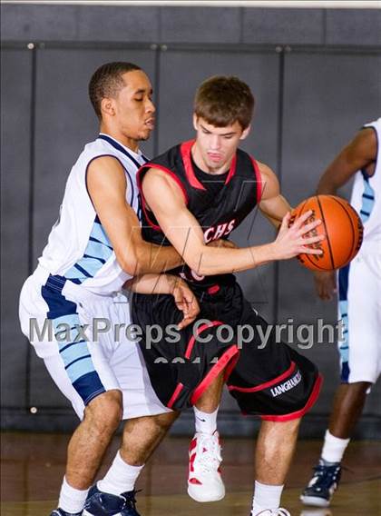Thumbnail 3 in Alief Elsik vs. Langham Creek (McDonald's Texas Invitational) photogallery.